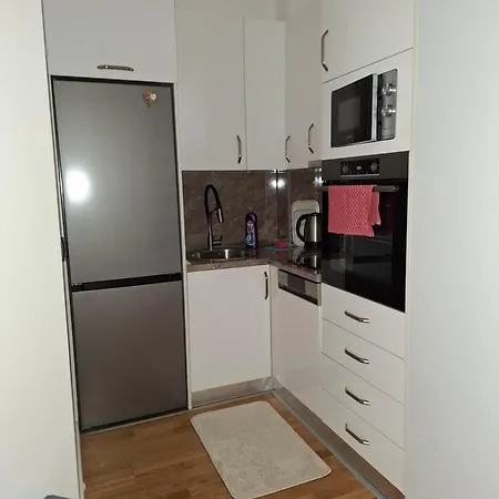 Minimalist 2 Bulevar With Garage *